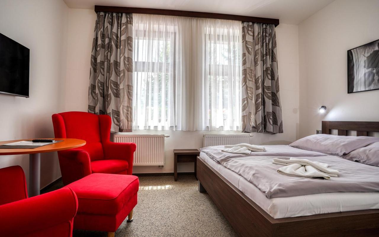 Hotel Flora Bešeňová Esterno foto