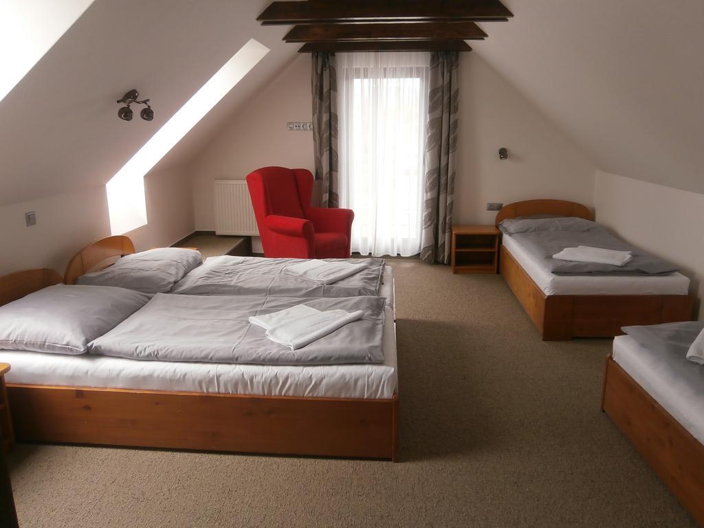 Hotel Flora Bešeňová Esterno foto