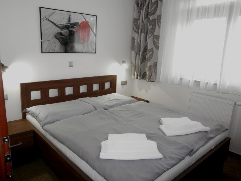 Hotel Flora Bešeňová Esterno foto